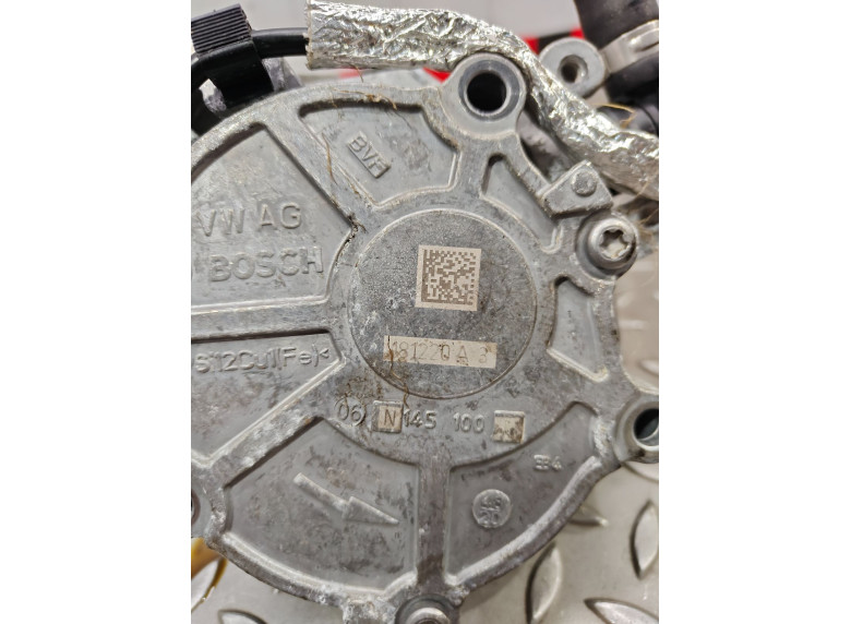 Насос вакуумный к Audi A4, 2021г.