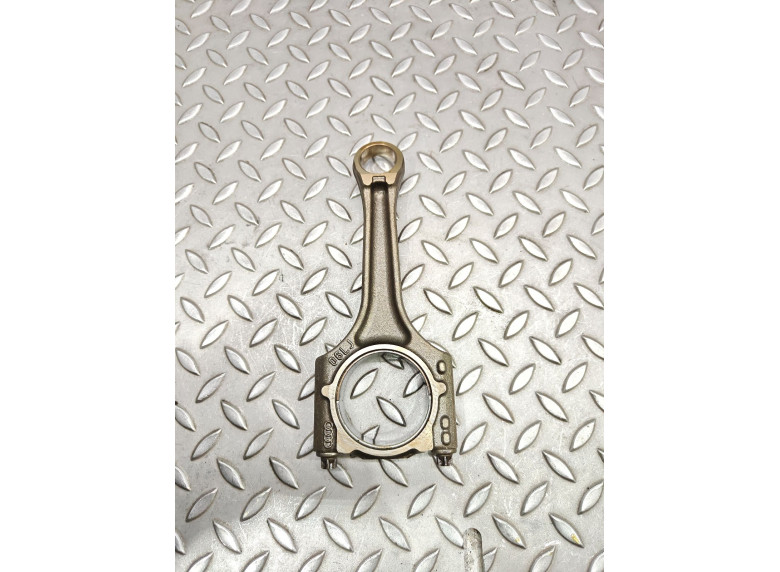 Шатун к Audi A4, 2021г.