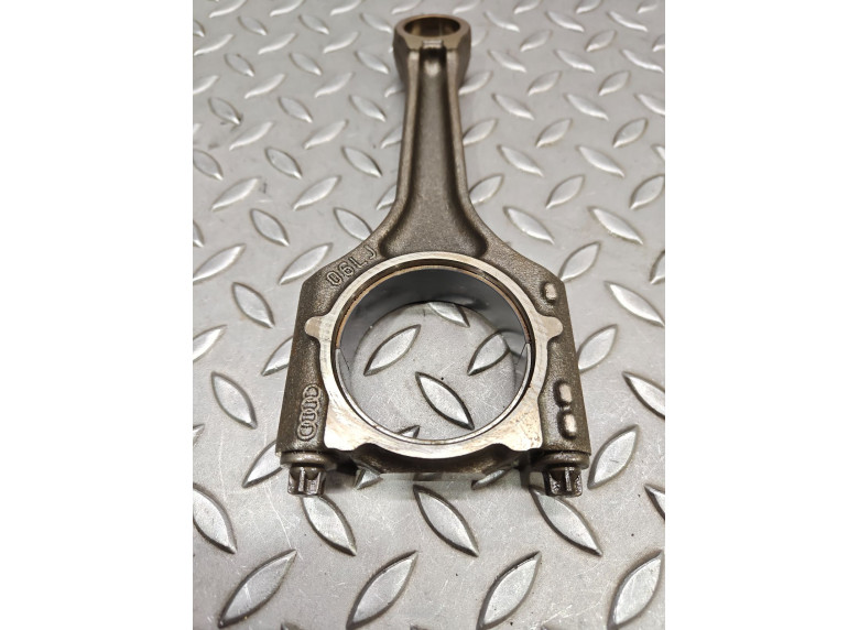 Шатун к Audi A4, 2021г.