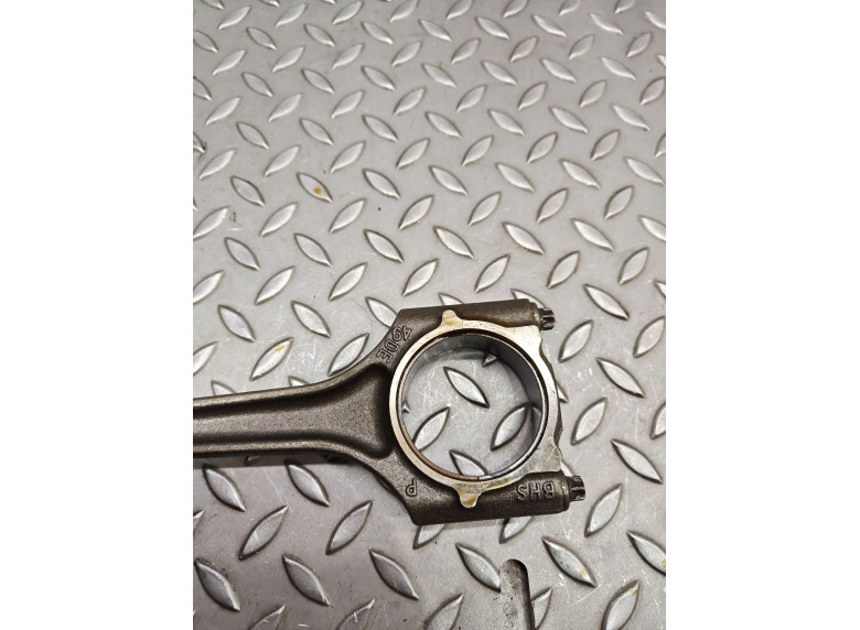 Шатун к Audi A4, 2021г.