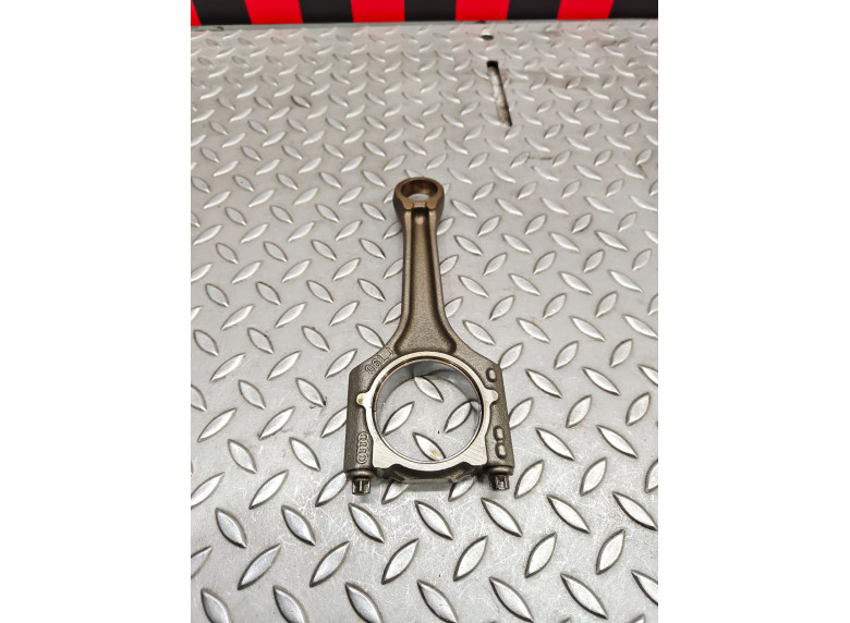 Шатун к Audi A4, 2021г.