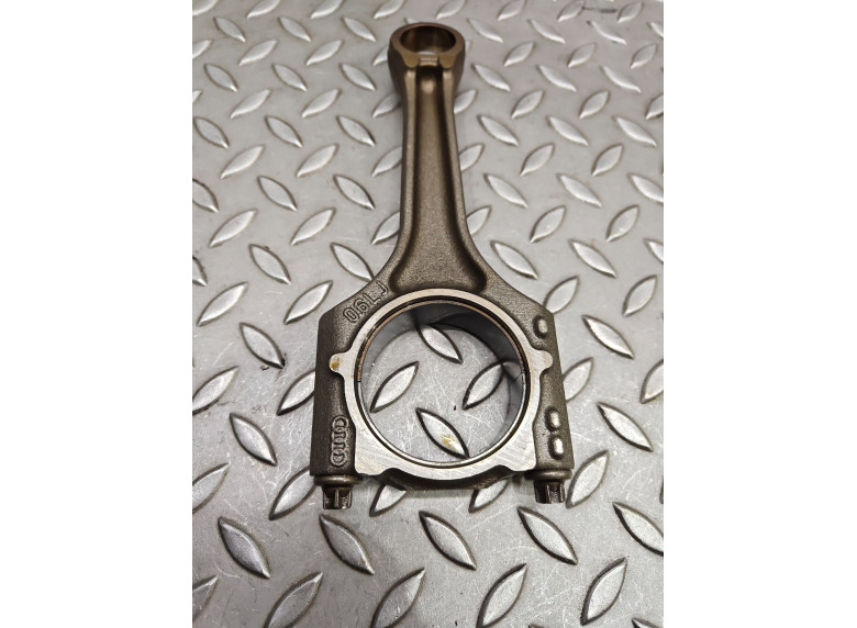 Шатун к Audi A4, 2021г.
