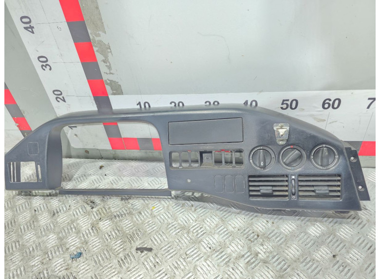 Накладка декоративная на торпедо к Mercedes Sprinter, 1998г.