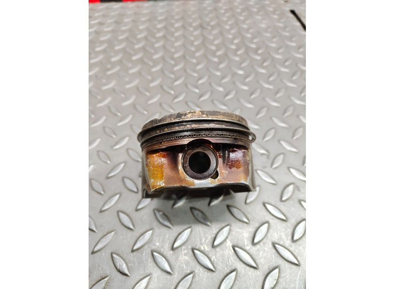 Поршень к Audi A4, 2021г.