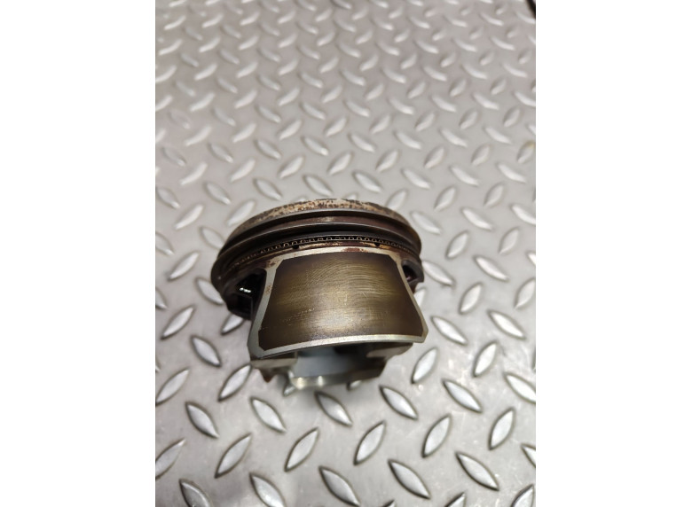 Поршень к Audi A4, 2021г.