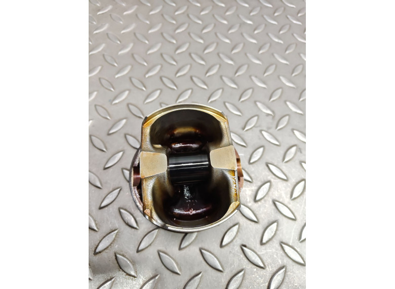 Поршень к Audi A4, 2021г.