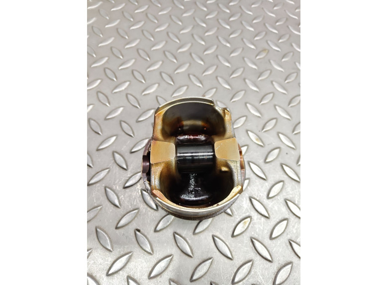 Поршень к Audi A4, 2021г.