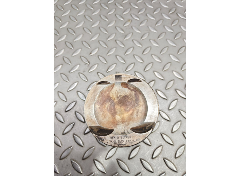 Поршень к Audi A4, 2021г.