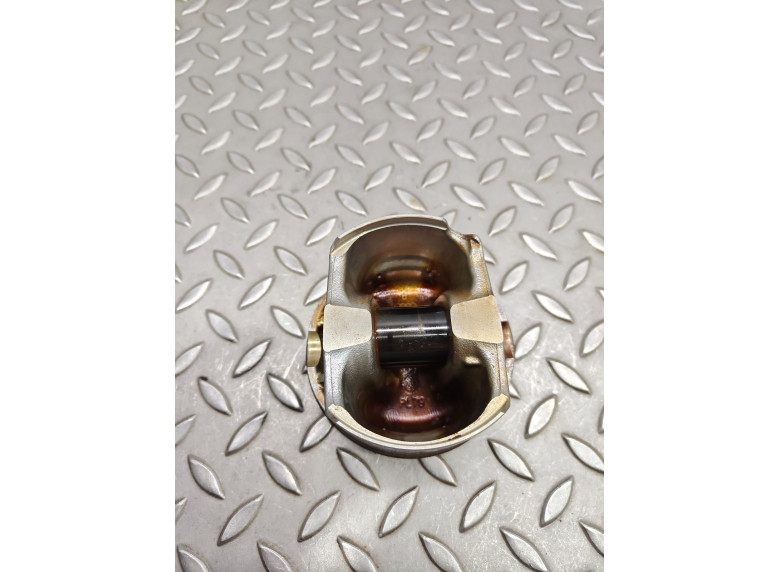 Поршень к Audi A4, 2021г.