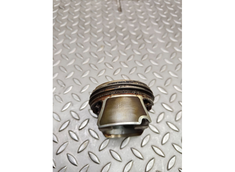 Поршень к Audi A4, 2021г.