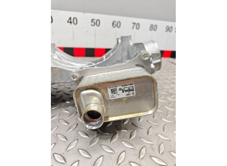 Теплообменник масляного фильтра к Audi A4, 2020г.