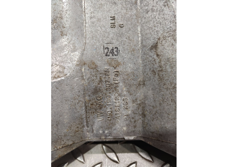 Кронштейн двигателя к Audi A4, 2020г.