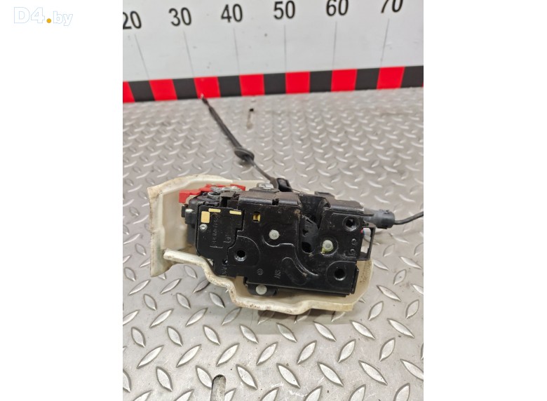 Замок двери передней левой к Volkswagen Jetta undefined г.