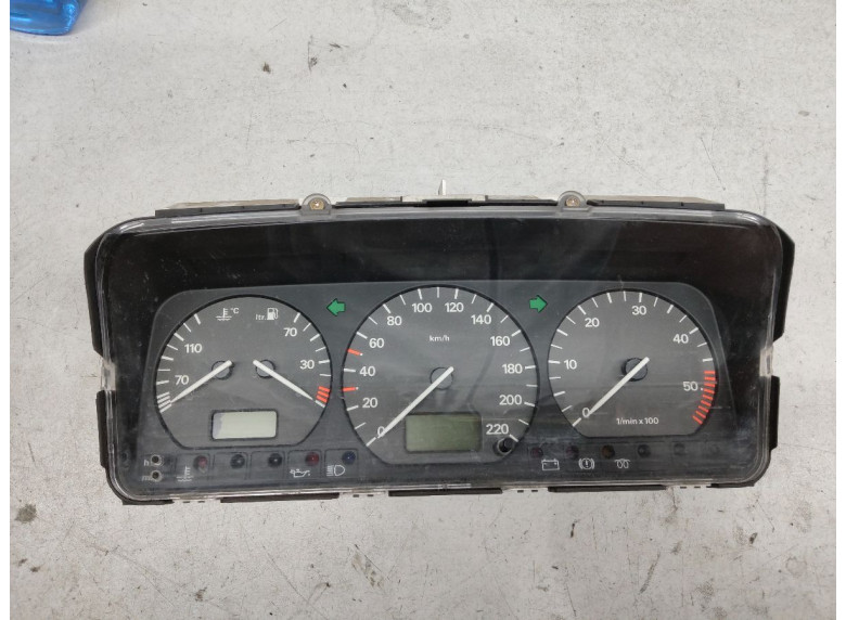 Щиток приборов (приборная панель) к Volkswagen Passat, 1996г.