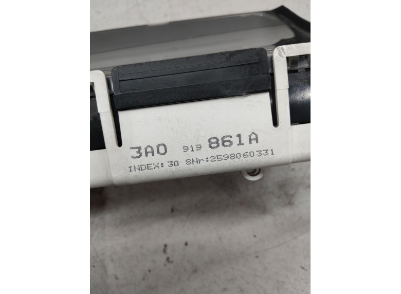 Щиток приборов (приборная панель) к Volkswagen Passat, 1996г.