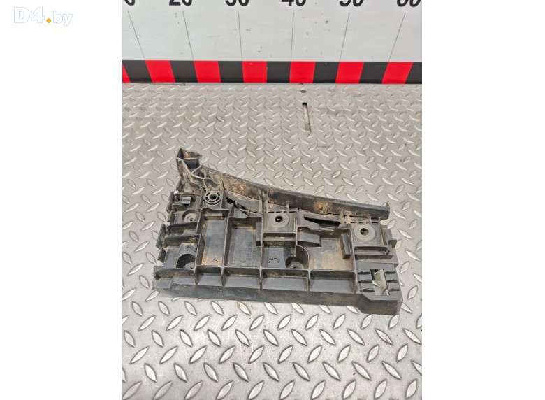 Кронштейн крепления бампера переднего к Audi A4 2000 г.