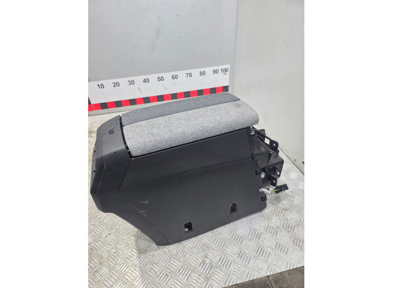 Подлокотник к Peugeot 5008, 2023г.