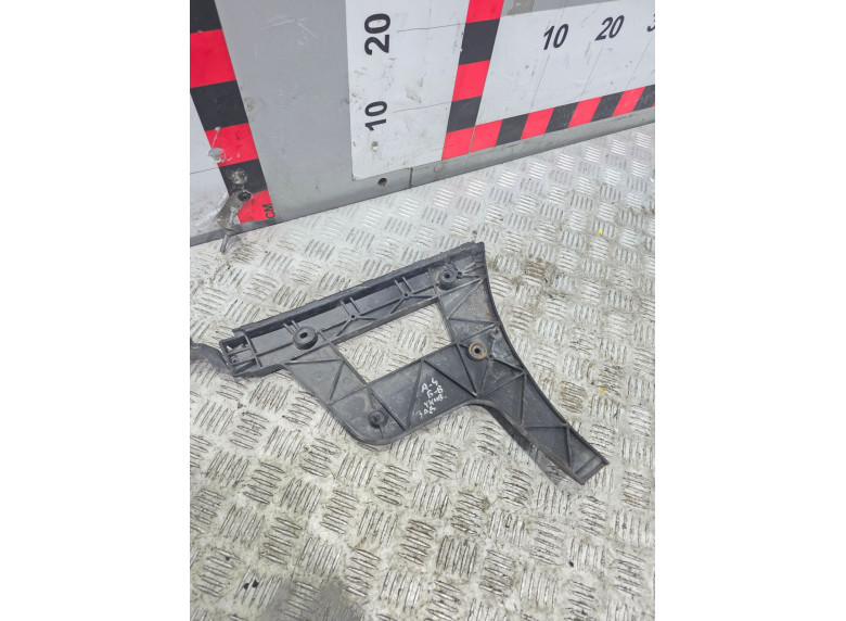 Кронштейн крепления бампера заднего к Audi A4, 2010г.