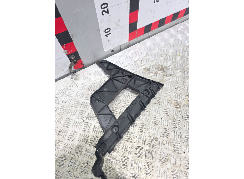 Кронштейн крепления бампера заднего к Audi A4, 2010г.