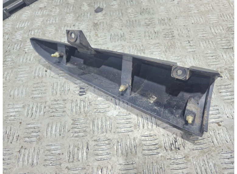 Накладка под фонарь правый к Renault Kangoo, 2010г.