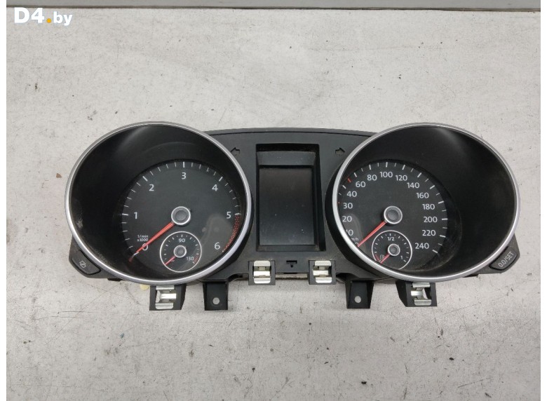 Щиток приборов (приборная панель) к Volkswagen Golf undefined г.