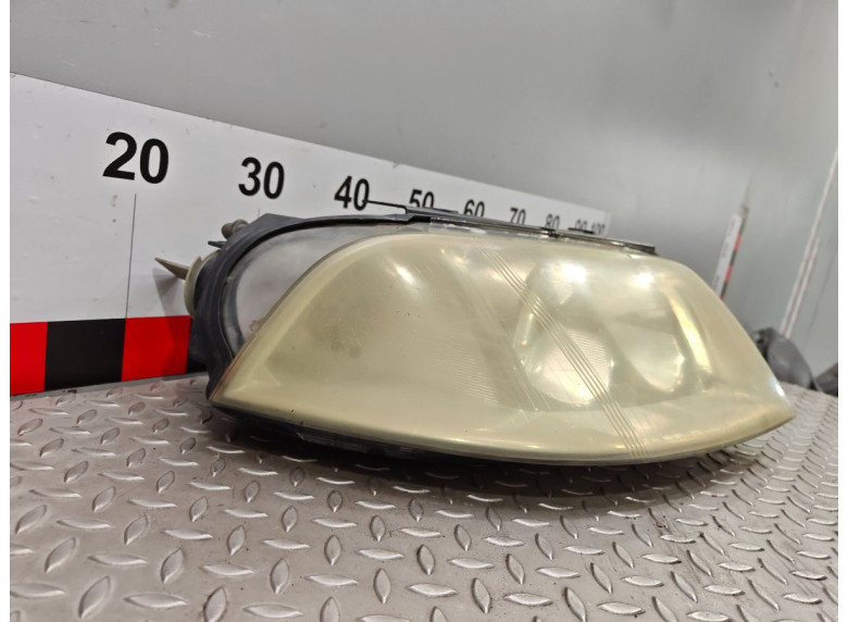 Фара правая к Volkswagen Passat, 2002г.