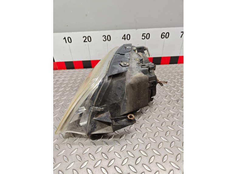 Фара правая к Volkswagen Passat, 2002г.