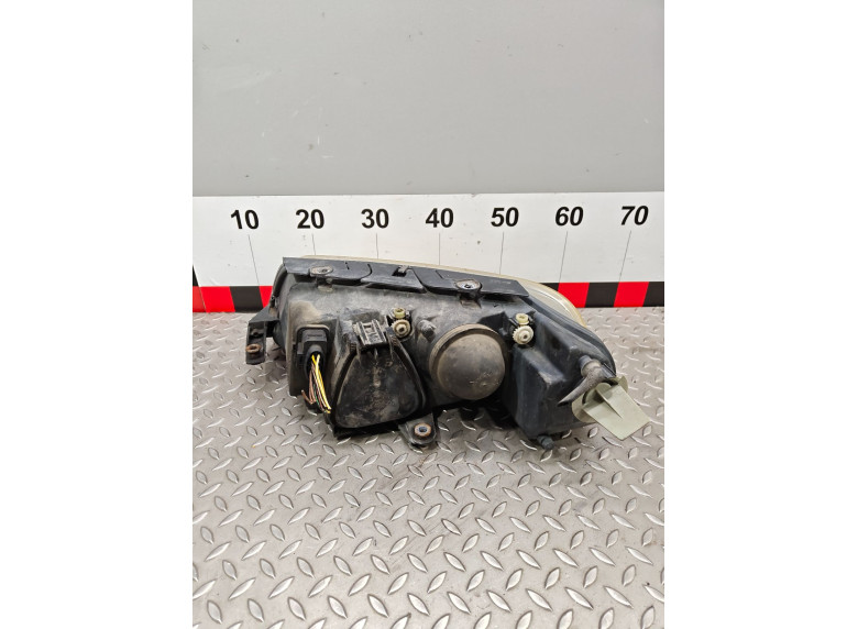 Фара правая к Volkswagen Passat, 2002г.