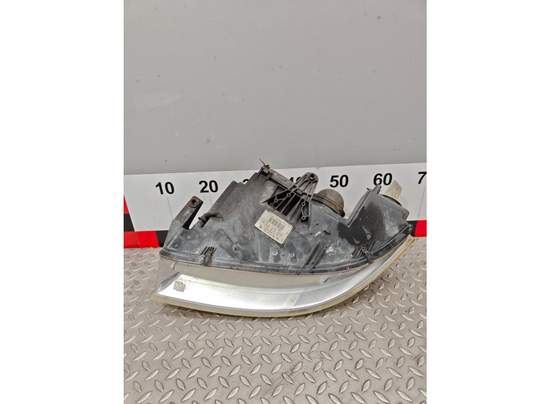 Фара правая к Volkswagen Passat, 2002г.