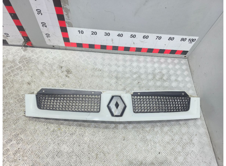 Решетка радиатора к Renault Master, 2004г.