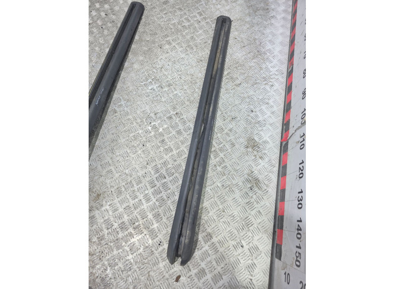 Направляющая сдвижной двери к Renault Master, 2006г.