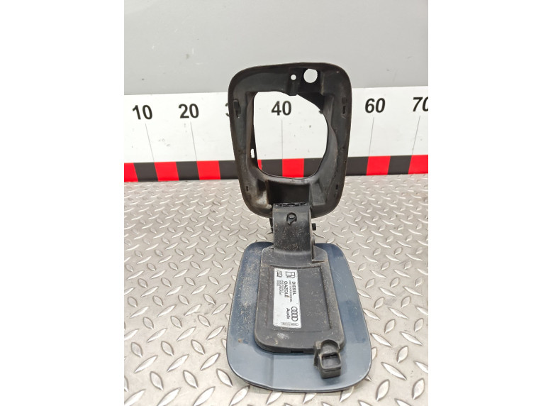 Лючок топливного бака к Audi A4, 2010г.