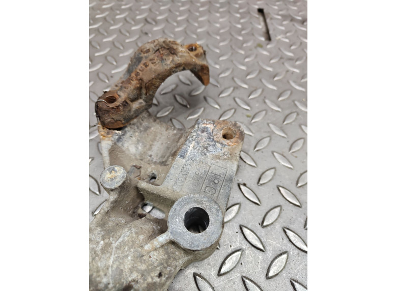 Кронштейн стабилизатора к Peugeot 607, 2004г.