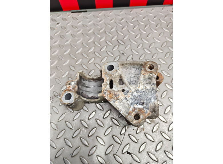 Кронштейн стабилизатора к Peugeot 607, 2004г.