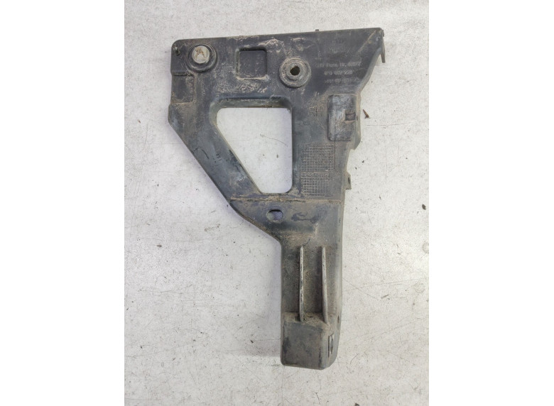 Кронштейн крепления бампера переднего к Audi A6, 2009г.