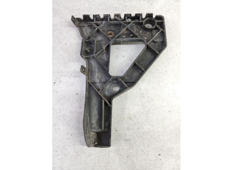 Кронштейн крепления бампера переднего к Audi A6, 2009г.