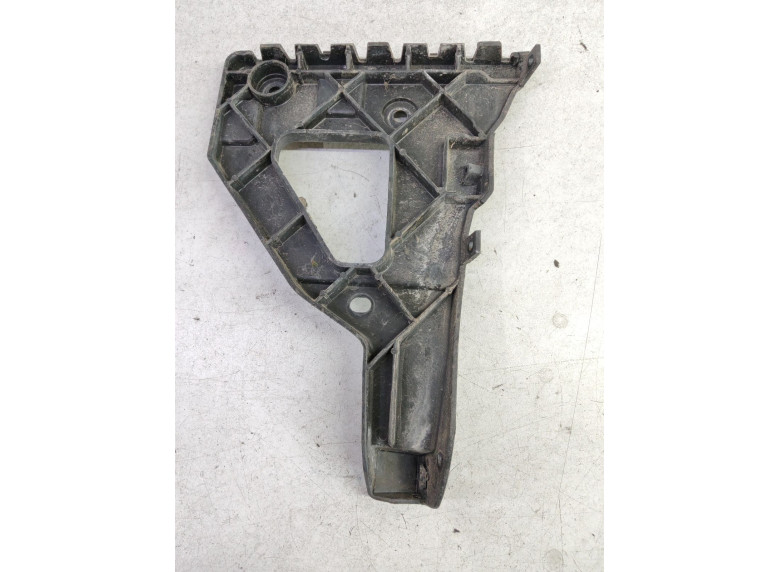 Кронштейн крепления бампера переднего к Audi A6, 2009г.