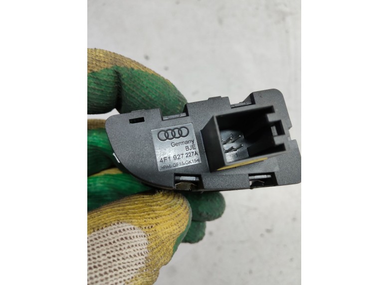 Кнопка (выключатель) к Кнопка (выключатель) к Audi A6 undefined г. A6