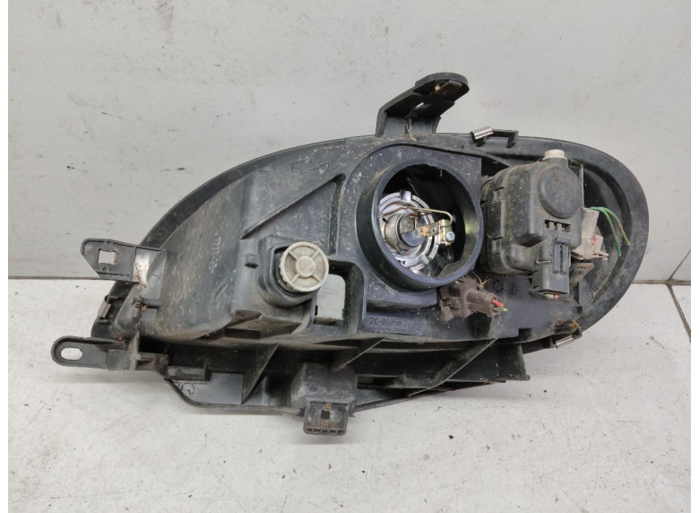 Фара правая к Citroen Saxo, 2002г.
