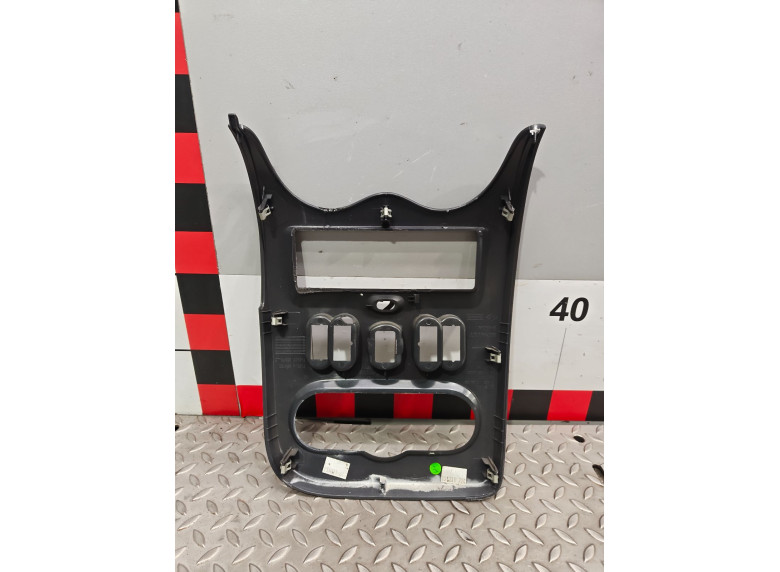 Рамка под магнитолу к Renault Duster, 2011г.