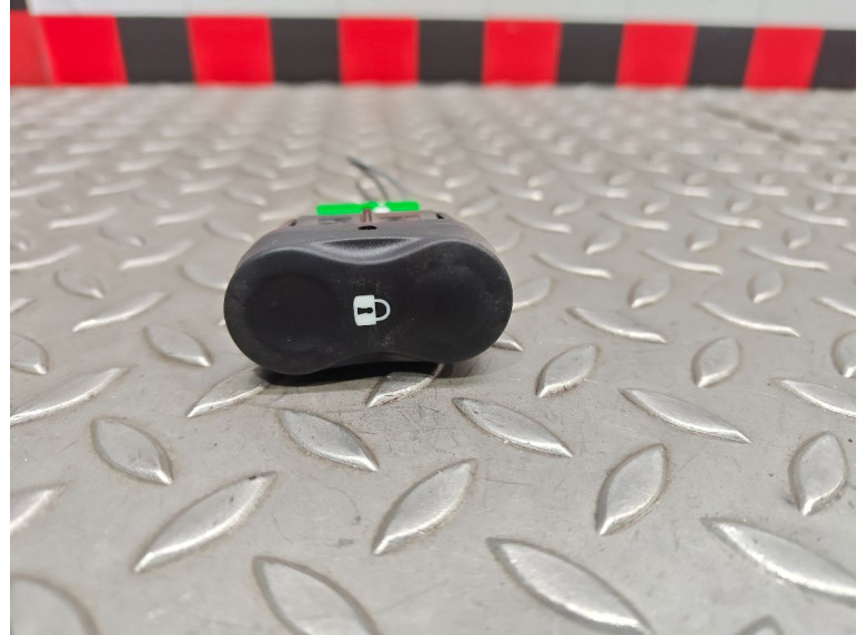 Кнопка центрального замка к Renault Duster, 2011г.