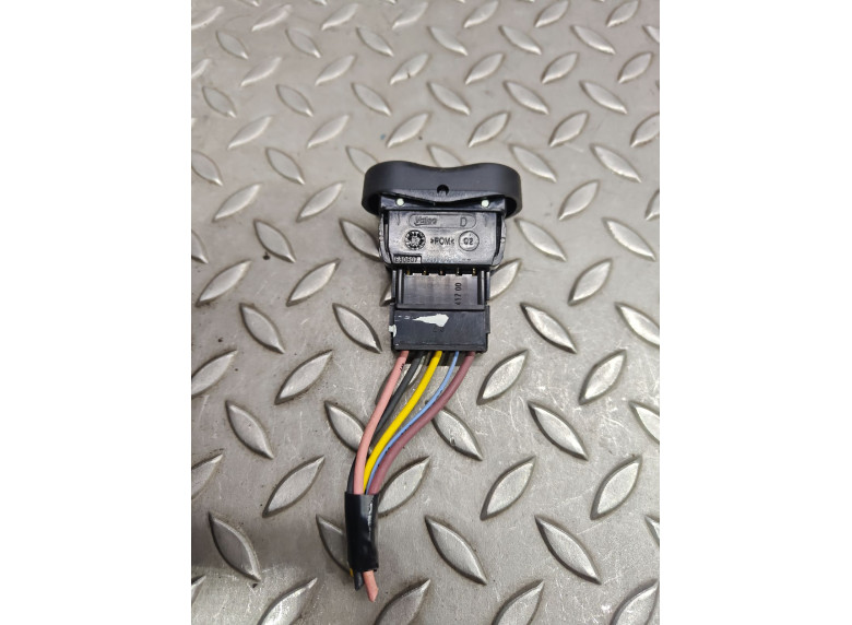 Кнопка стеклоподъемника к Renault Duster, 2011г.