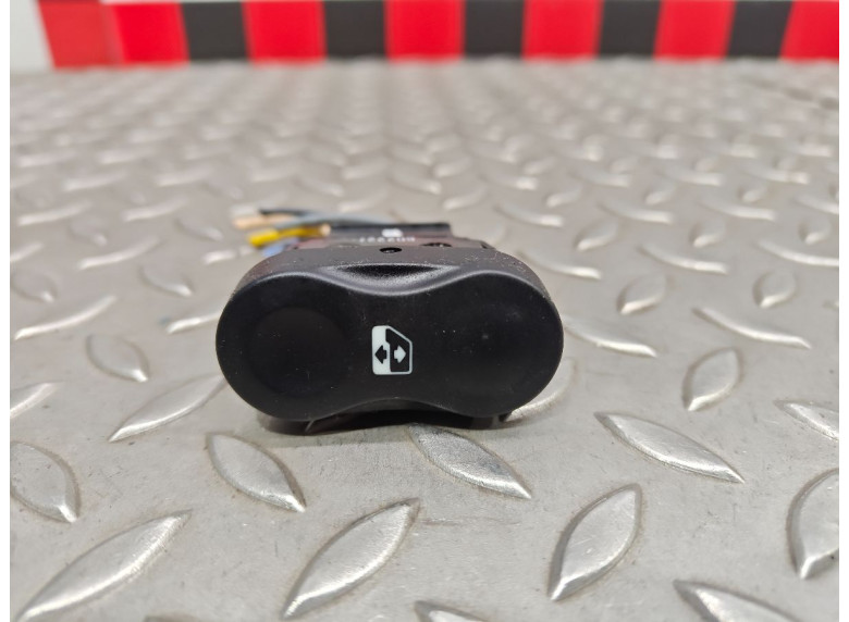 Кнопка стеклоподъемника к Dacia Duster, 2011г.