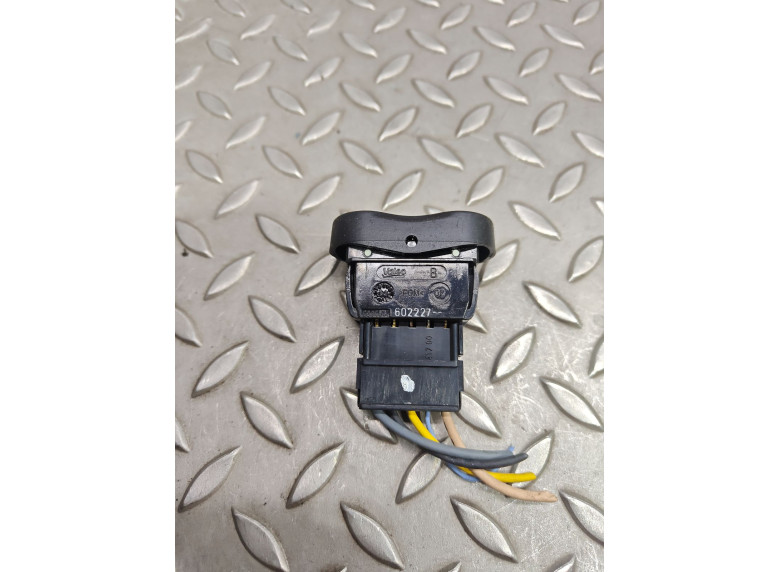 Кнопка стеклоподъемника к Dacia Duster, 2011г.