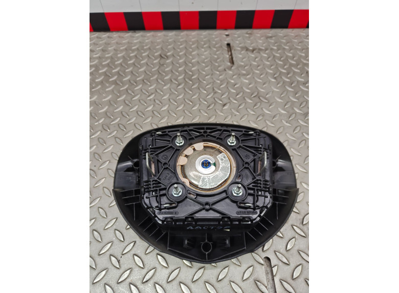 Подушка безопасности водителя к Dacia Duster, 2011г.