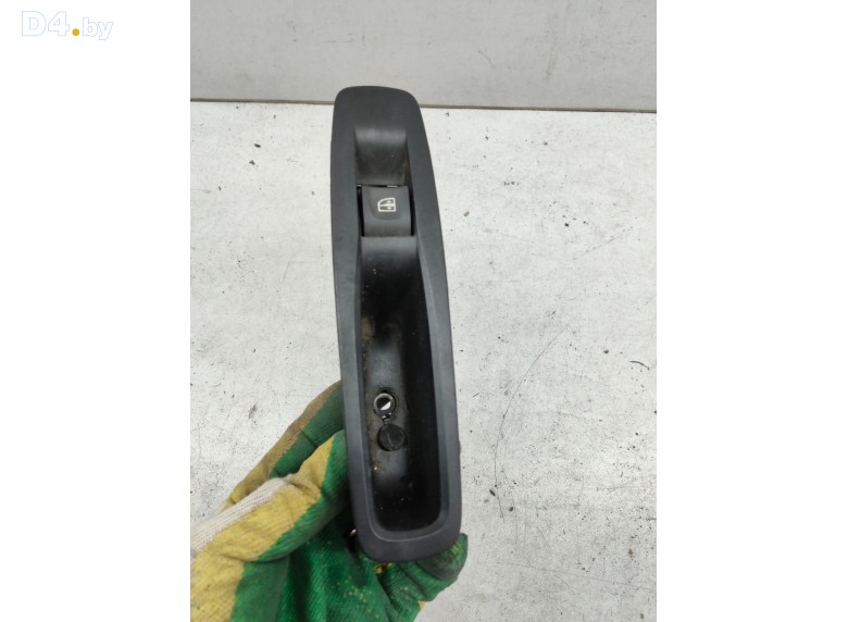 Кнопка стеклоподъемника заднего правого к Renault Megane undefined г.