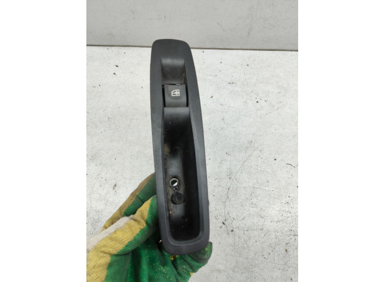 Кнопка стеклоподъемника заднего правого к Renault Megane, 2020г.