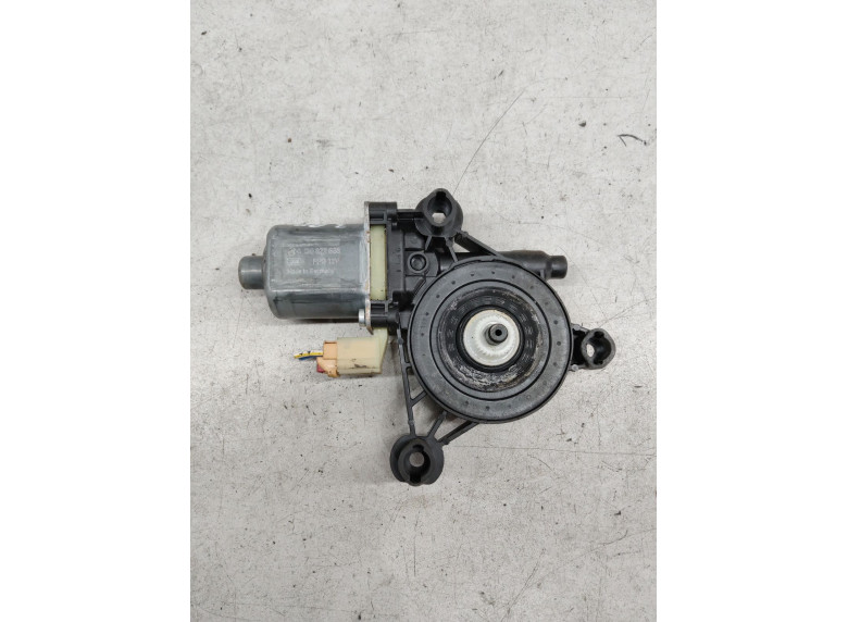 Моторчик стеклоподъемника задний правый к Audi A4, 2020г.