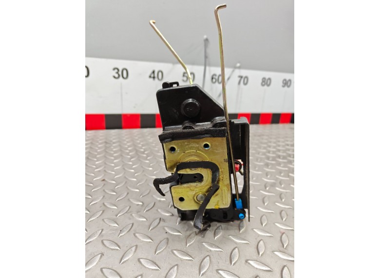 Замок двери передней правой к SsangYong Kyron