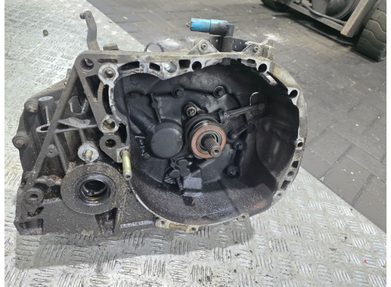 КПП механическая (МКПП) к Renault Laguna, 2004г.